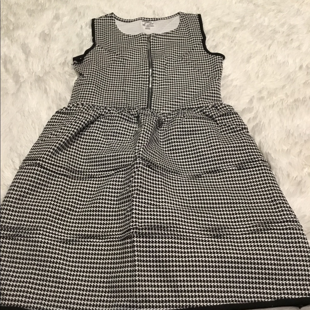 Black and White Dress - Picture 2 of 2